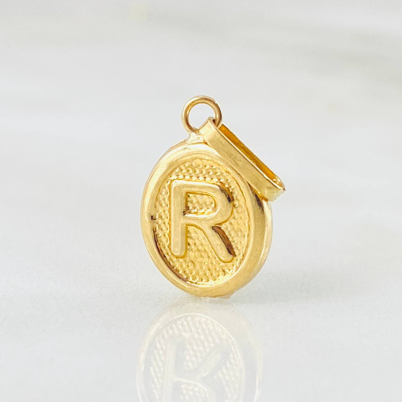 Dije Letra R 0.55gr / 3/4 in / Oro Amarillo 18K