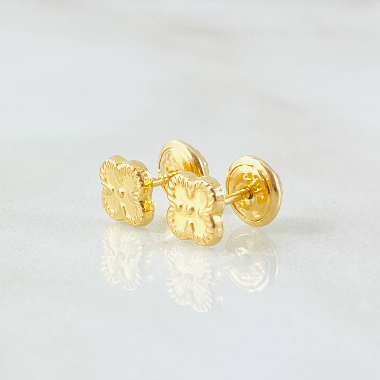 Topos Flor Trebol 0.65gr / Oro Amarillo 18K