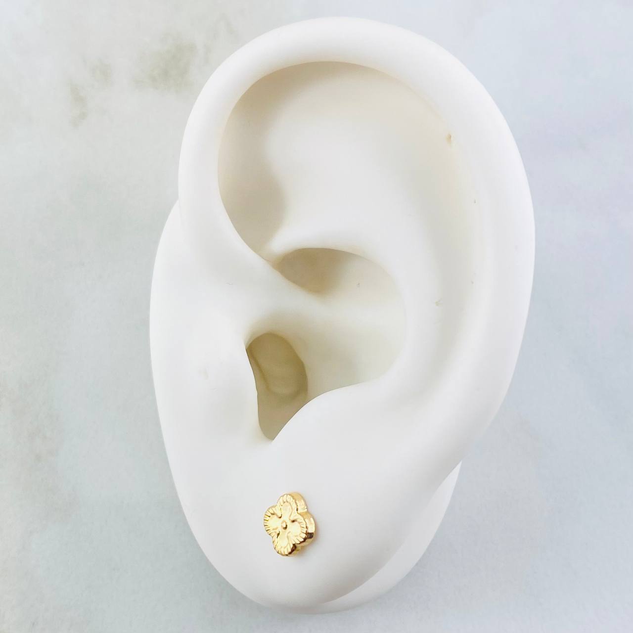 Topos Flor Trebol 0.65gr / Oro Amarillo 18K