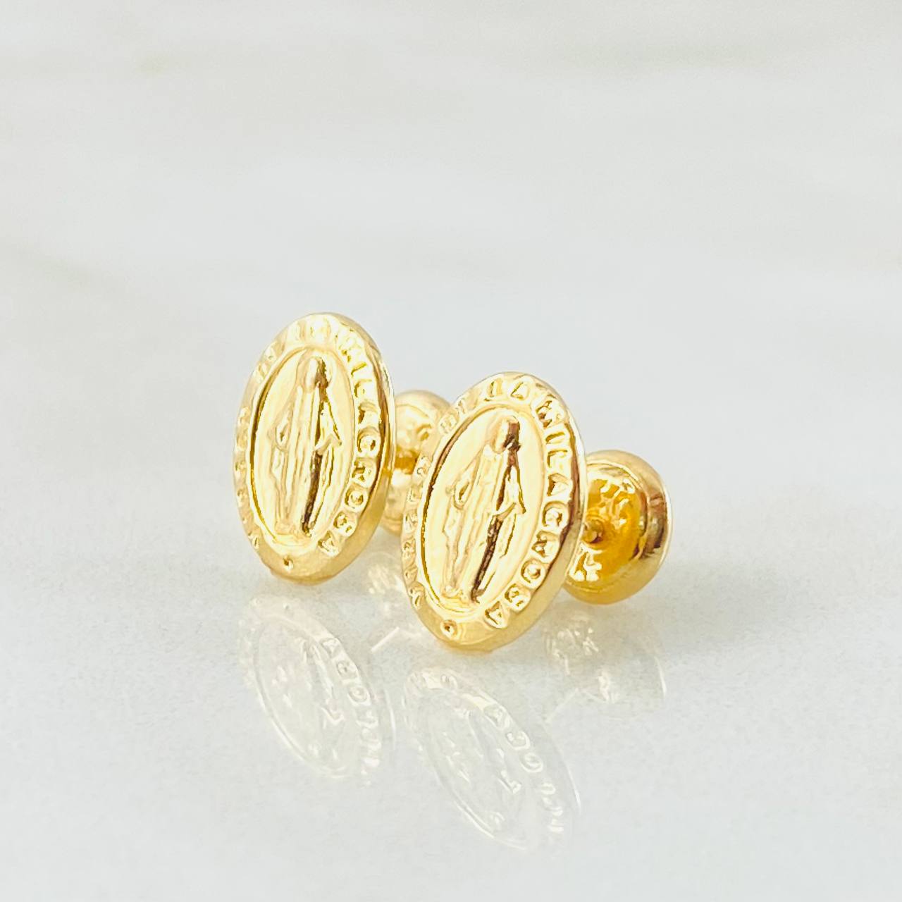 Stud Earrings Miraculous Virgin Oval 1gr / 0.5in / 18K Gold ©