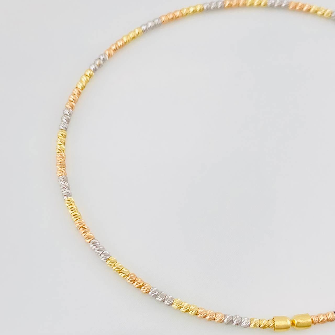 Bracelet Diamond Cut Hoop 1.75g / 6 3/4 in / 1.4mm Three Golds 18K