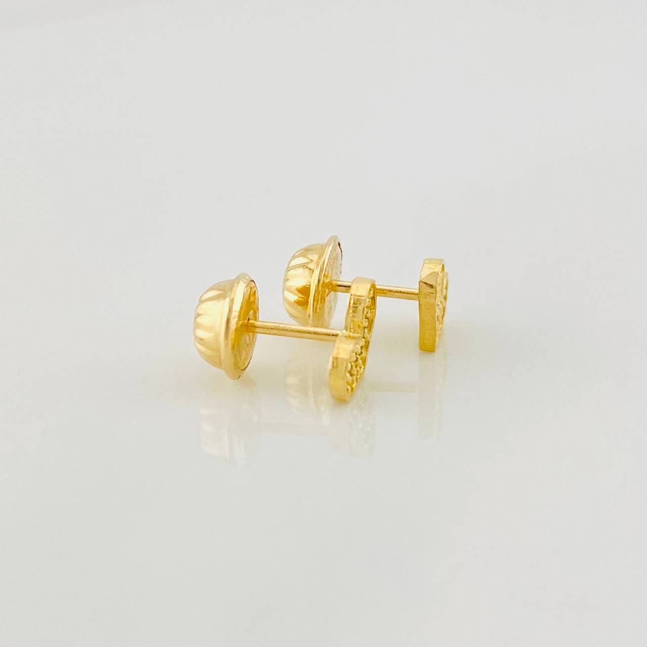 Heart Stud Earrings 0.7g / in / 4.7mm 18K Yellow Gold