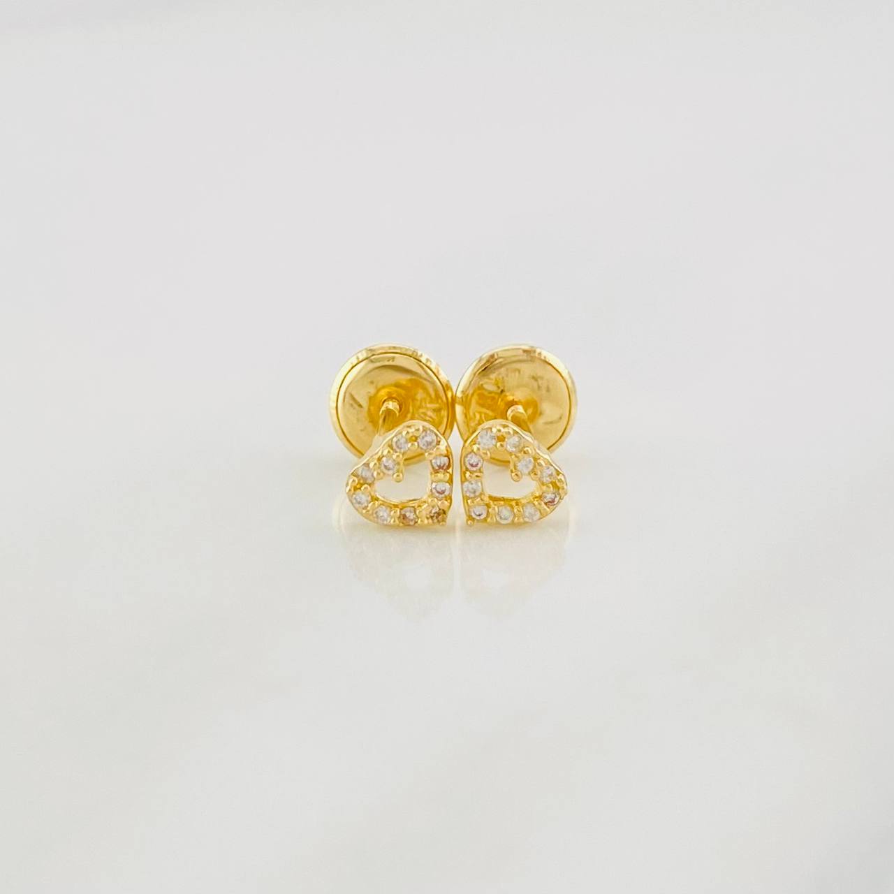 Heart Silhouette Stud Earrings 0.55g / in / 4.5mm 18K Yellow Gold
