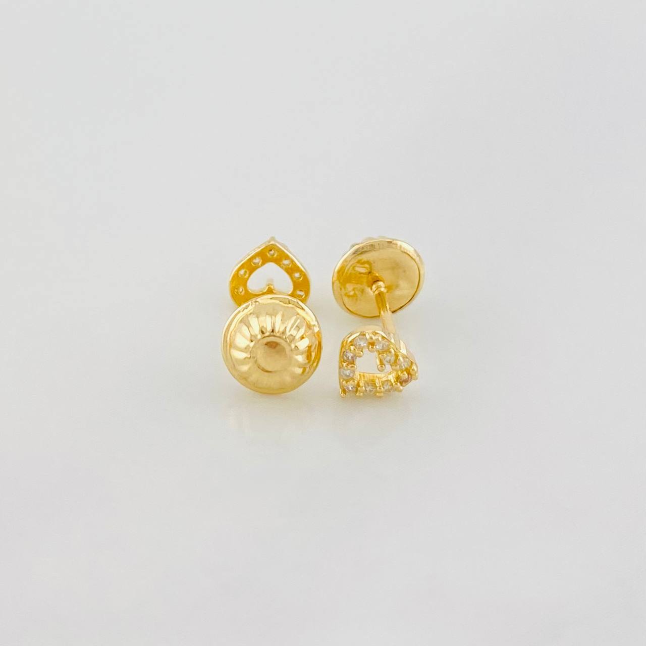 Heart Silhouette Stud Earrings 0.55g / in / 4.5mm 18K Yellow Gold