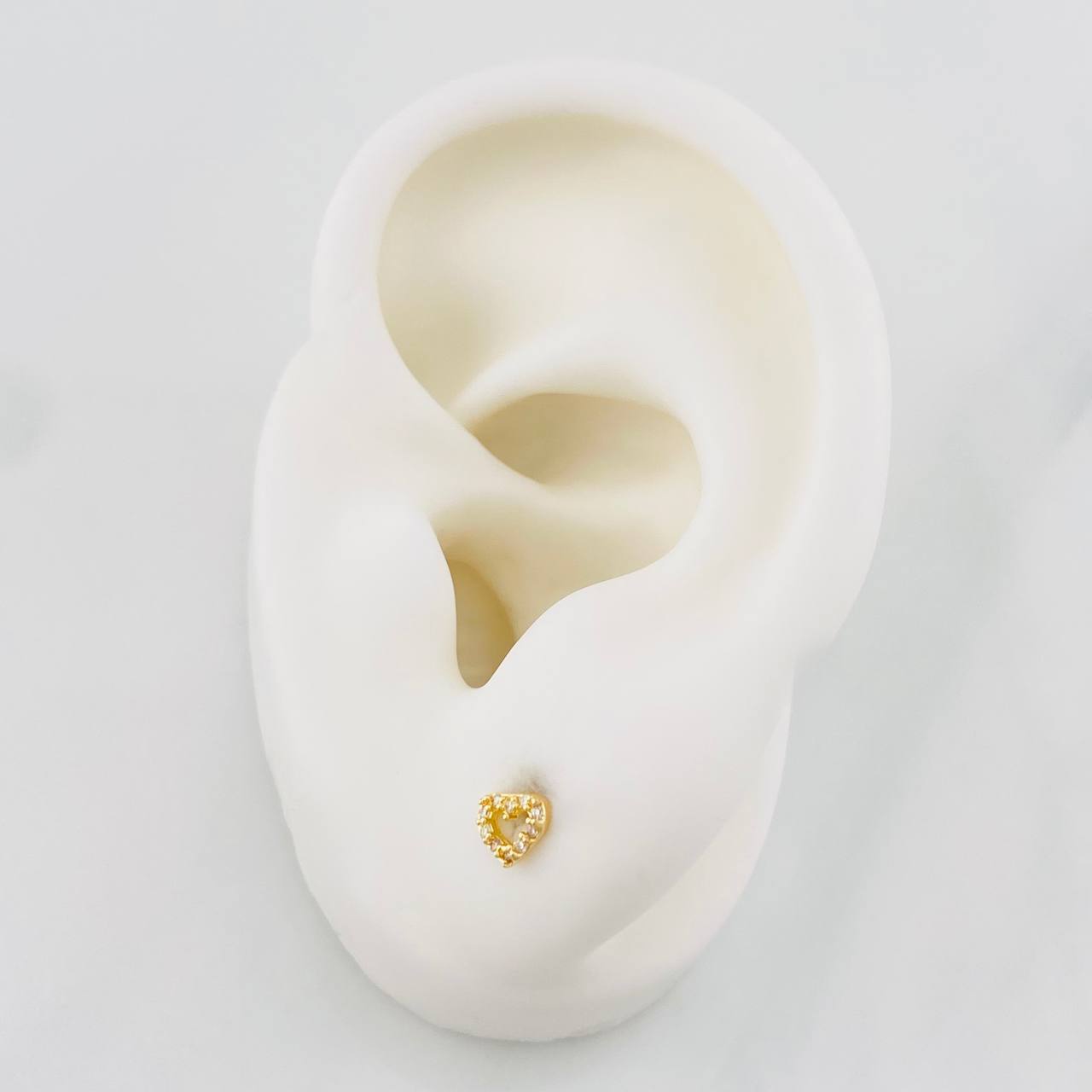 Heart Silhouette Stud Earrings 0.55g / in / 4.5mm 18K Yellow Gold