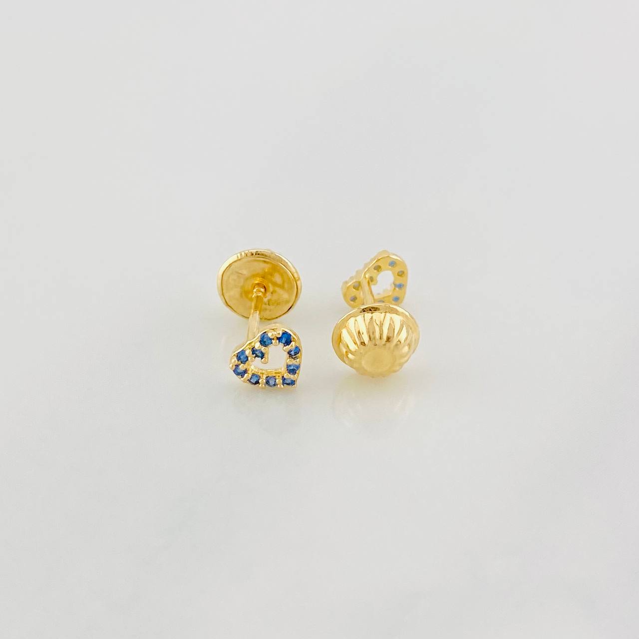 Heart Silhouette Stud Earrings 0.55g / in / 4.3mm 18K Yellow Gold