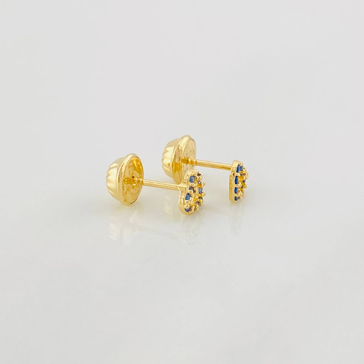 Heart Silhouette Stud Earrings 0.55g / in / 4.3mm 18K Yellow Gold