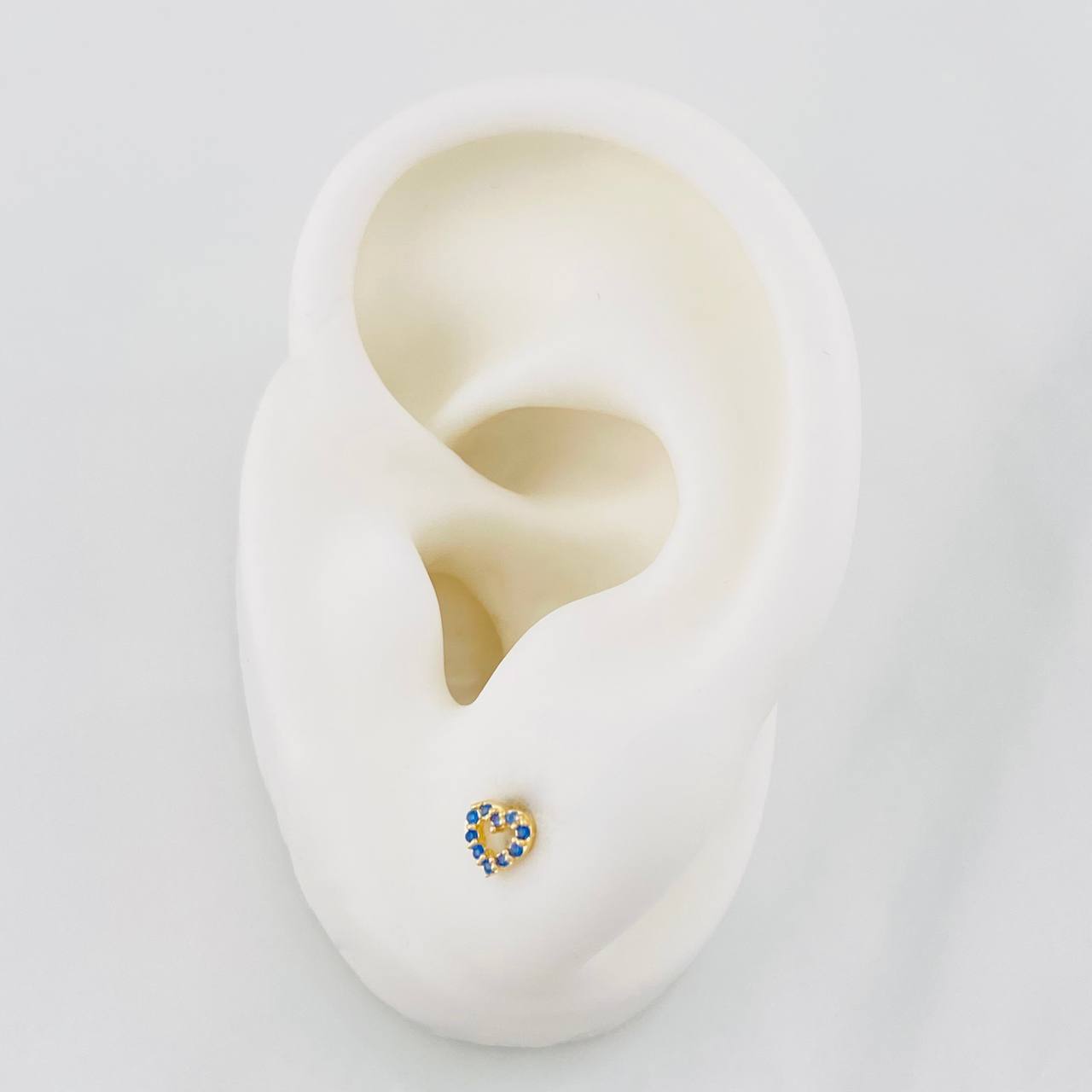Heart Silhouette Stud Earrings 0.55g / in / 4.3mm 18K Yellow Gold