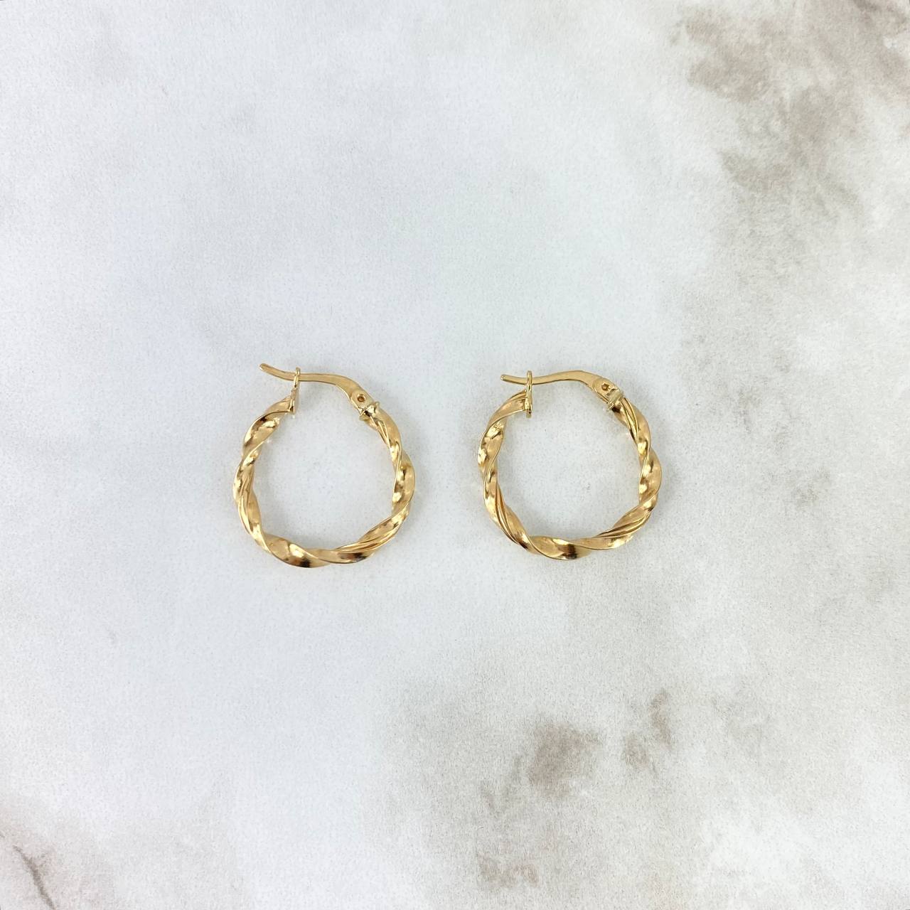 Hoop Earrings Nico 2.4gr / 2.4cm / Striped Twisted Yellow Gold