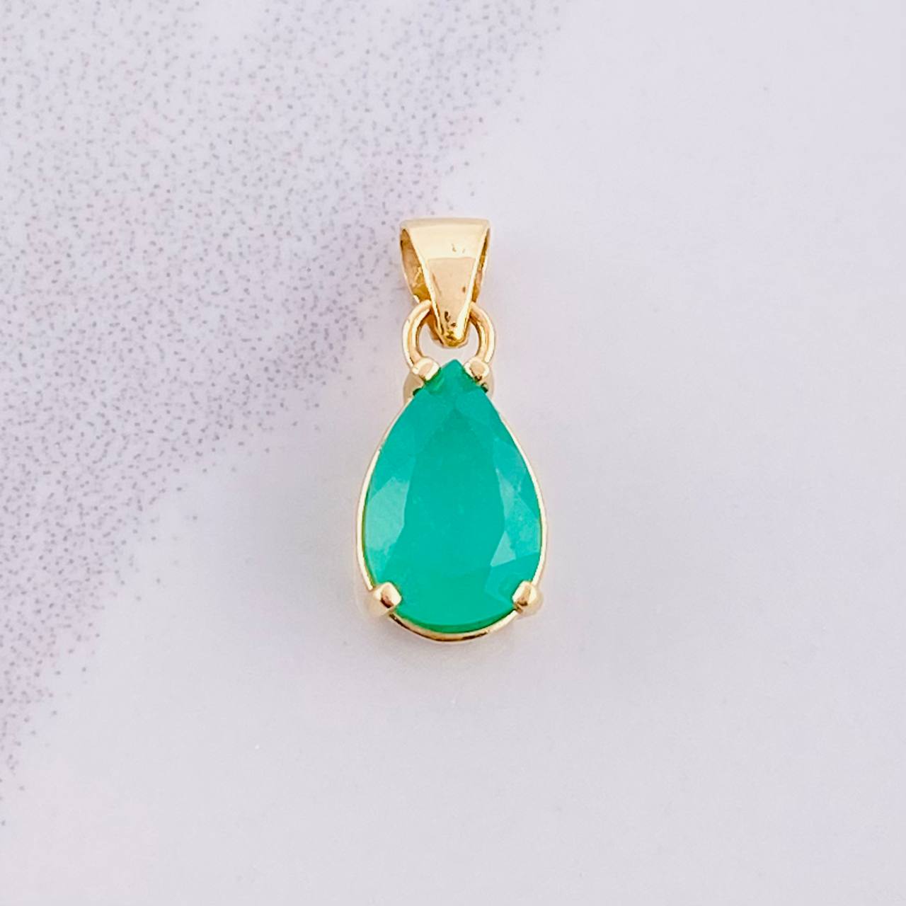 Pendant Tear Emerald 1.2qts 1.25g / 3/4 in 18K Yellow Gold
