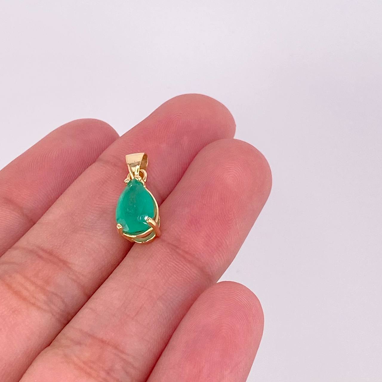 Pendant Tear Emerald 1.2qts 1.25g / 3/4 in 18K Yellow Gold