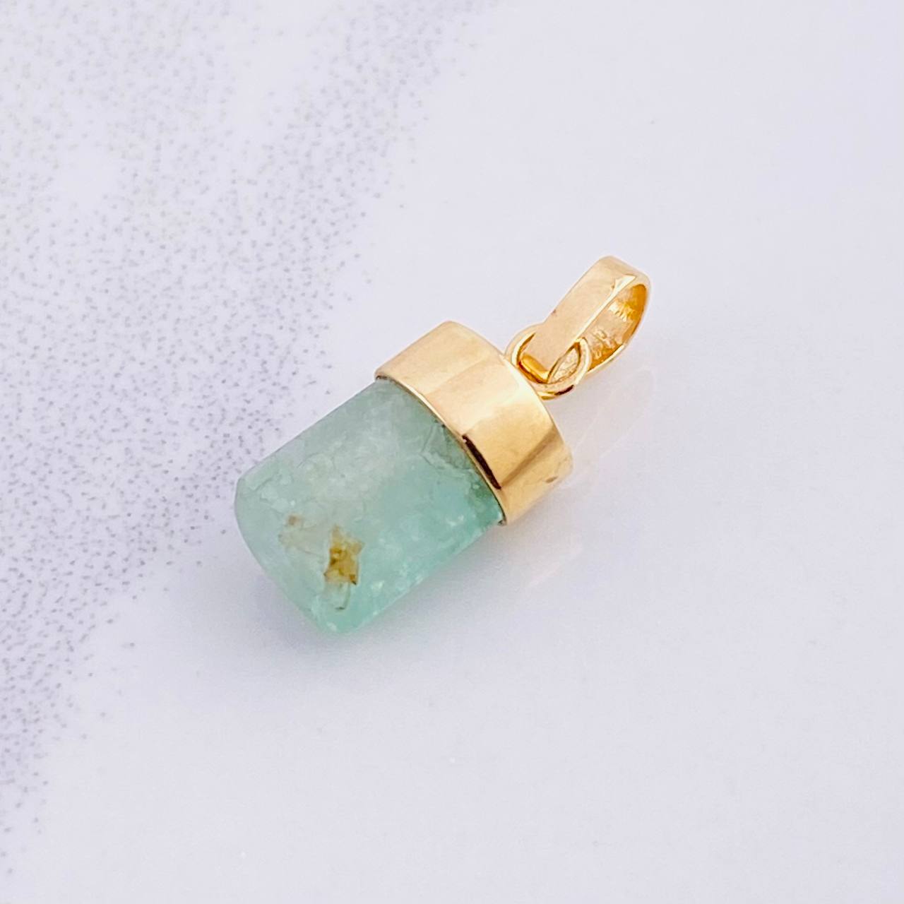 Pendant Rough Emerald 1.1g / 3/4 in Yellow Gold 18K