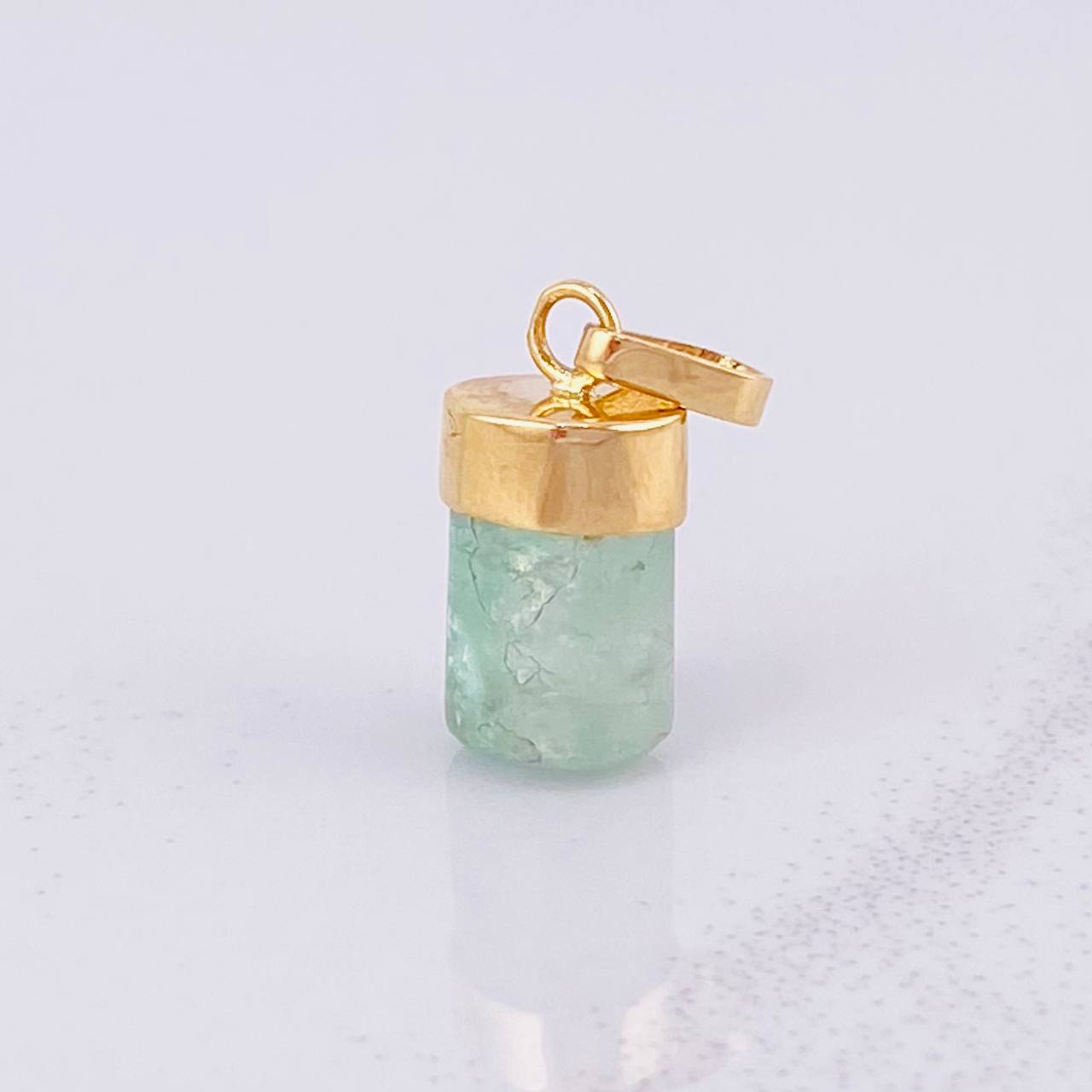 Pendant Rough Emerald 1.1g / 3/4 in Yellow Gold 18K