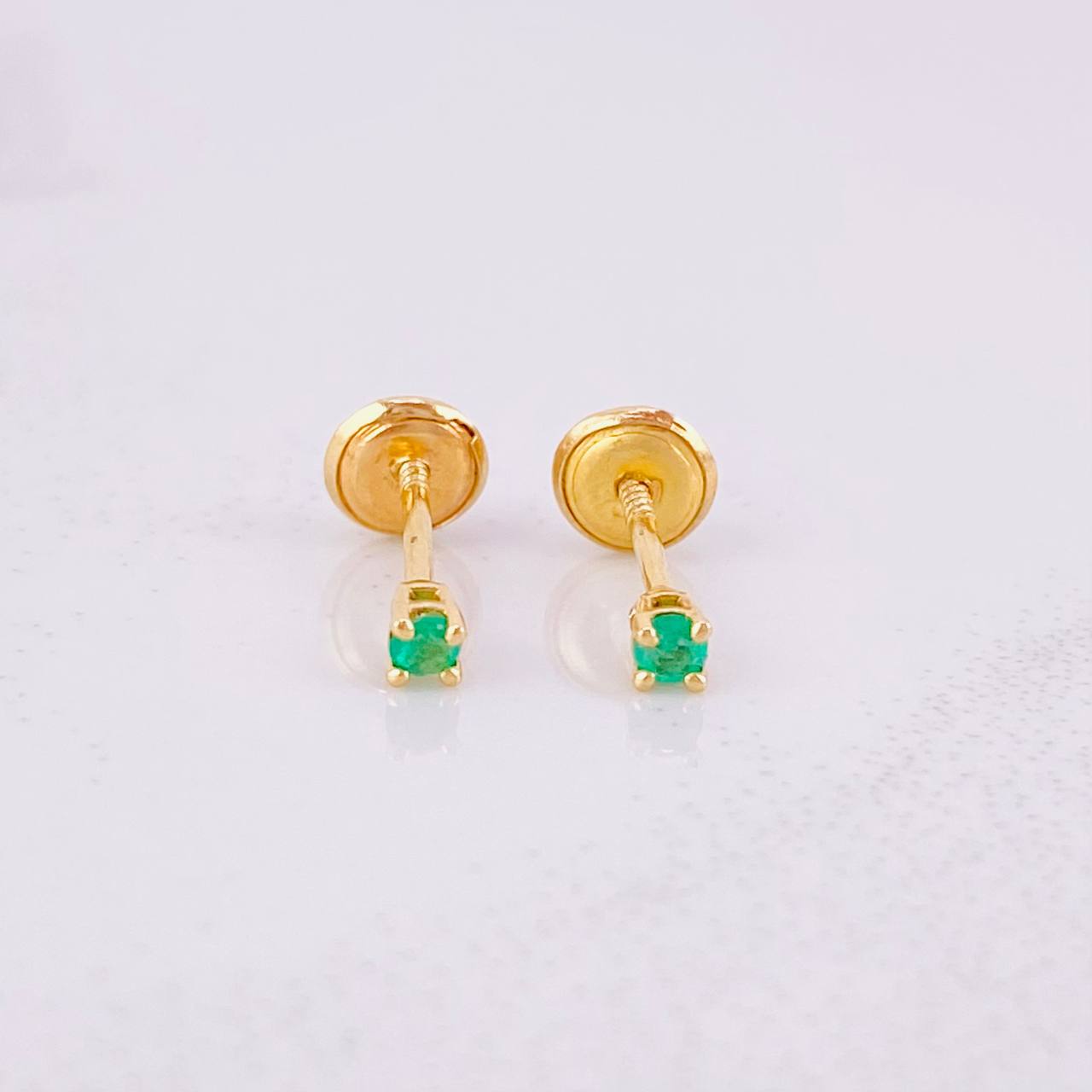 Topos Cuatro Garras Esmeraldas 17pts 0.7g / in / 2.2mm Oro Amarillo 18K