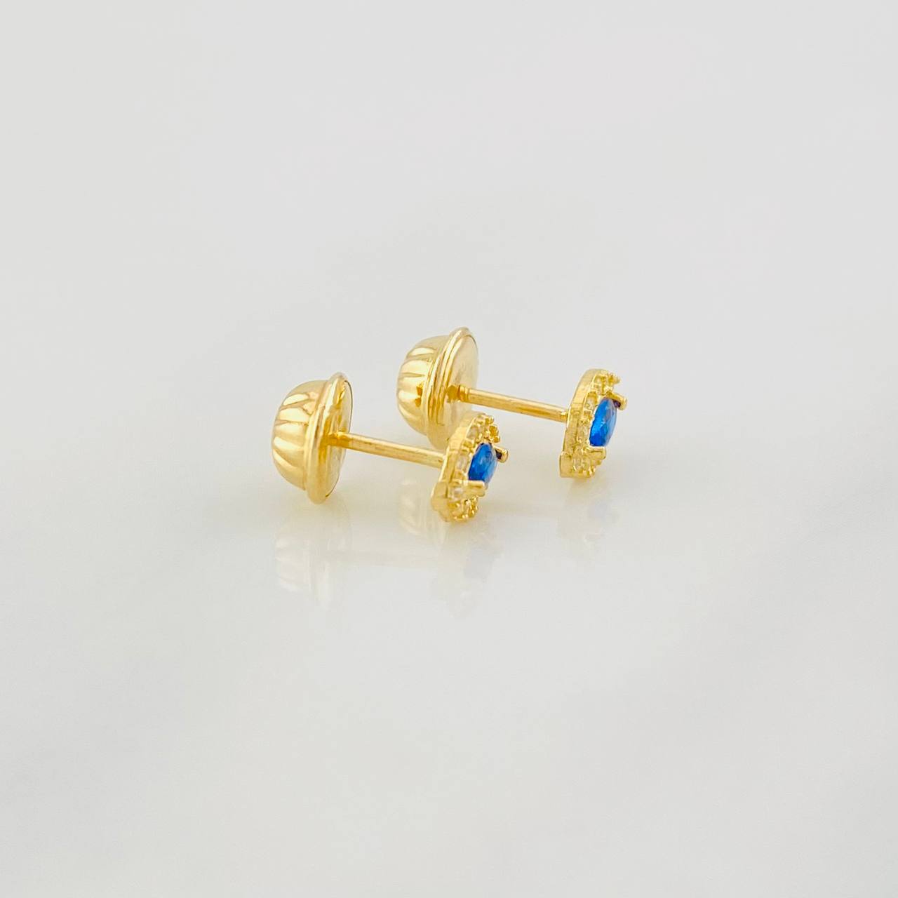 Stud Earrings Dense Eyes 0.65g / in / 4.6mm Yellow Gold 18K