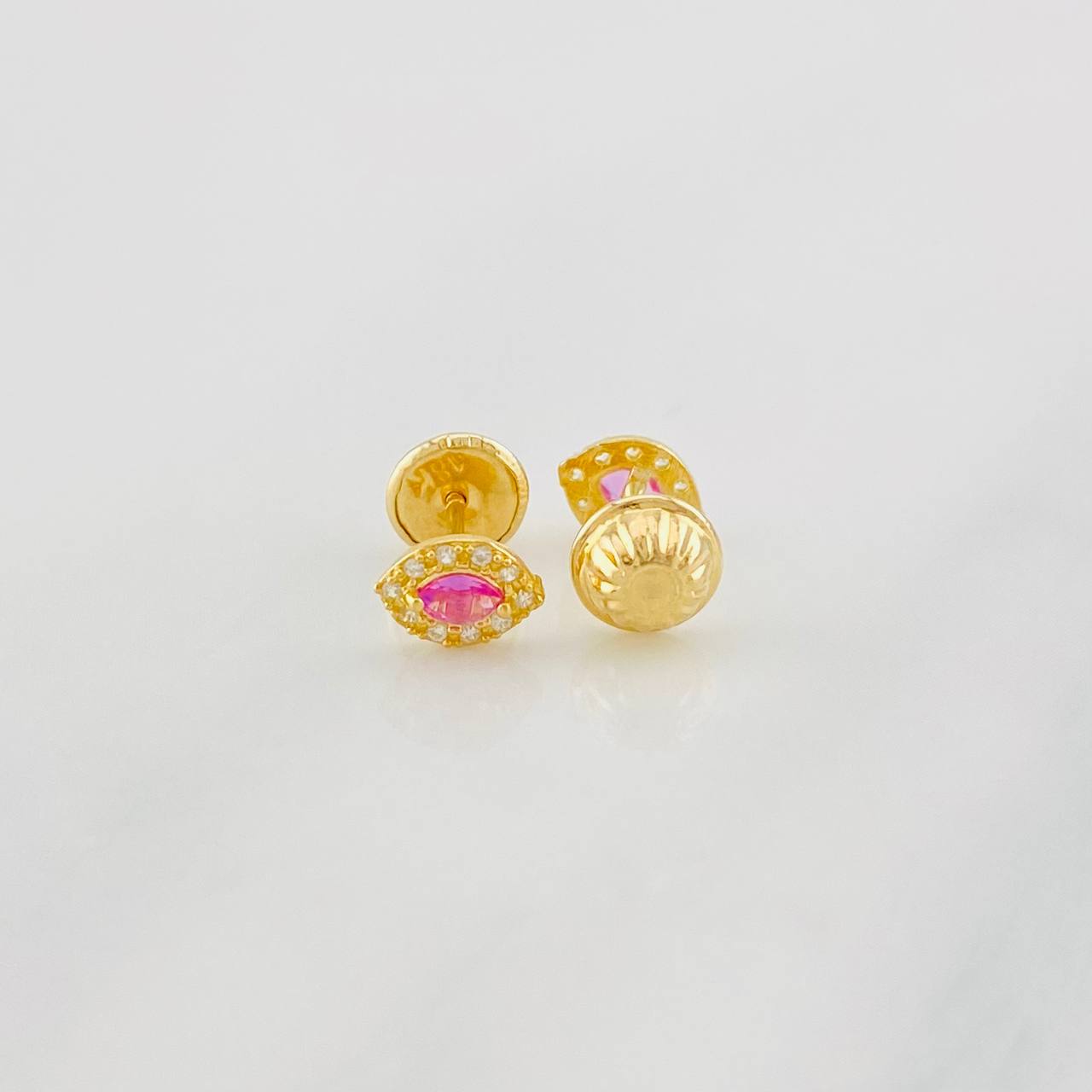 Stud Earrings Dense Eyes 0.65g / in / 4.6mm Yellow Gold 18K
