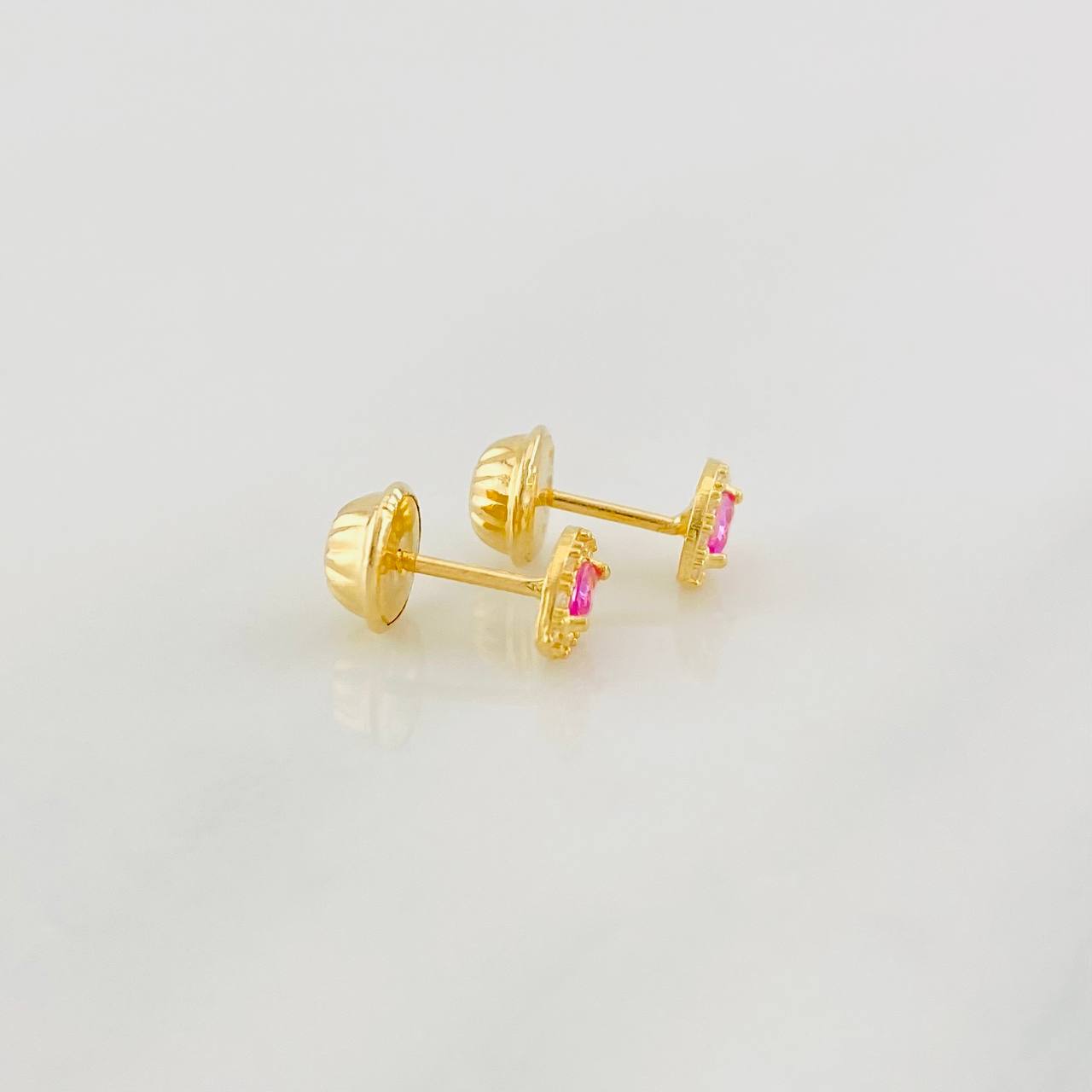 Stud Earrings Dense Eyes 0.65g / in / 4.6mm Yellow Gold 18K