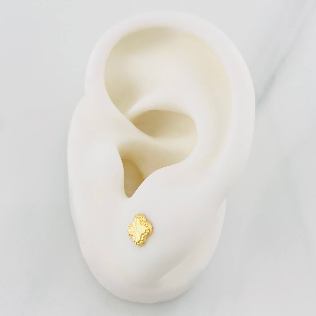 Stud Earrings Clover Diamond Cut 0.45g / in / 5.3mm Yellow Gold 18K