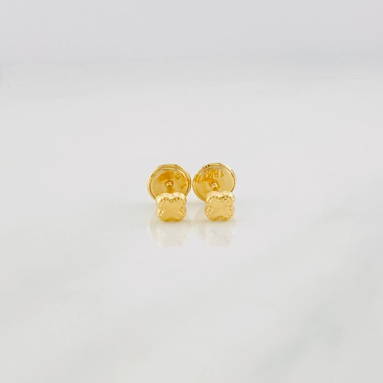 Stud Earrings Clover Diamond Cut 0.4g / in / 3mm Yellow Gold 18K