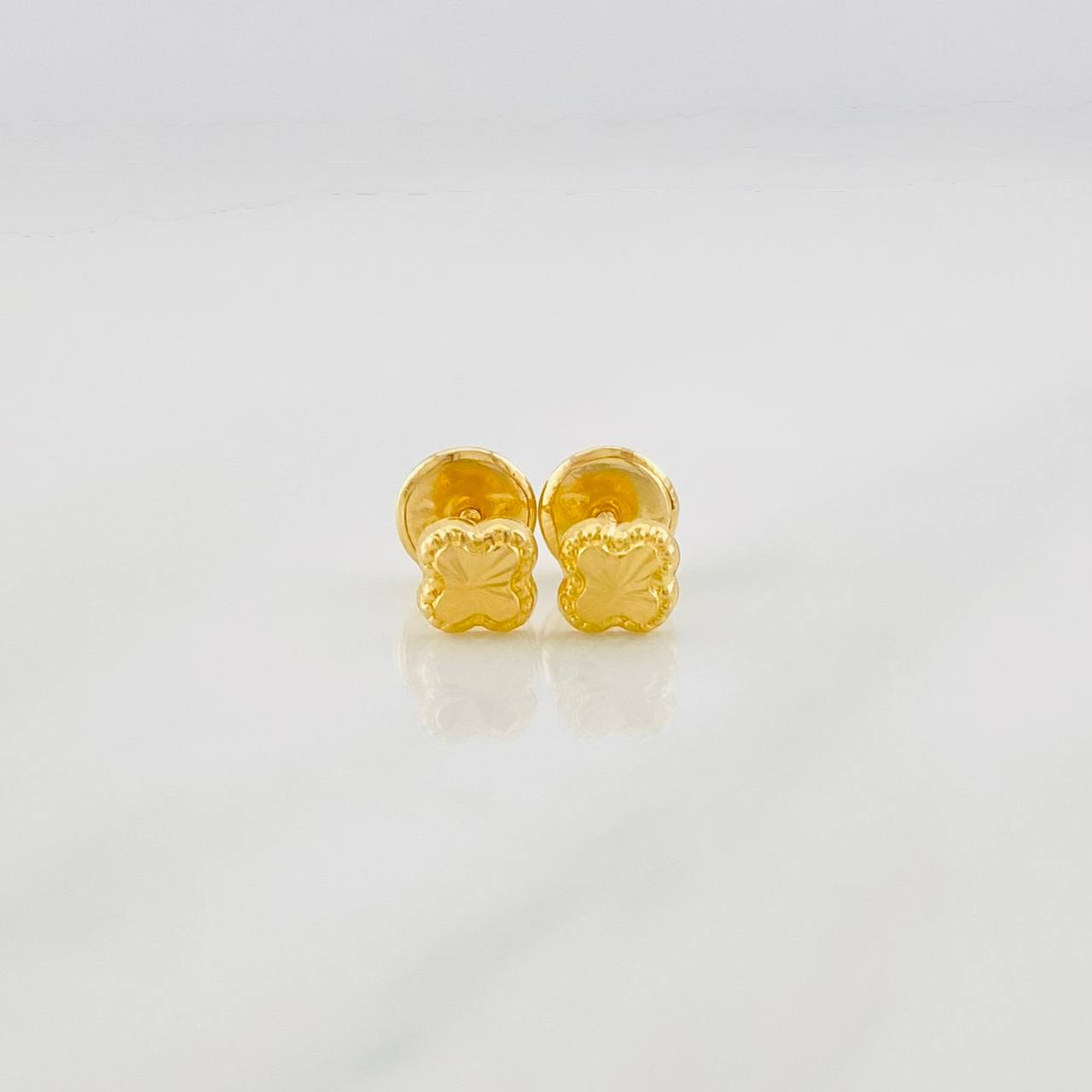 Diamond Cut Clover Stud Earrings 0.4g / in / 4.5mm Yellow Gold 18K