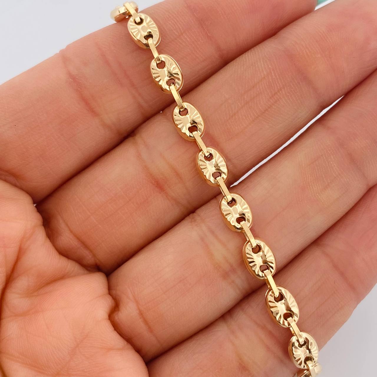 Tobillera GC 6.05gr / 10 1/2 in / 4.77mm Oro Amarillo 18K $