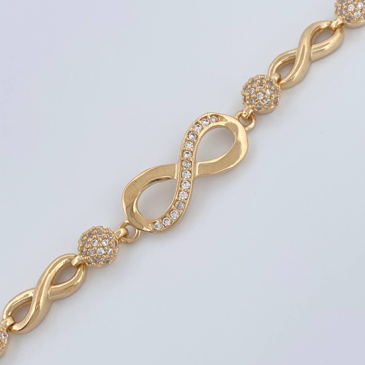 Infinity Bracelet 13.1gr / 7 1/4 in / 4.79mm Yellow Gold 18K $