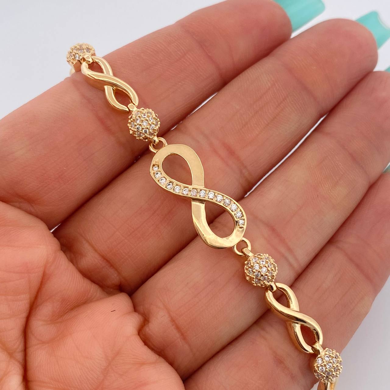 Infinity Bracelet 13.1gr / 7 1/4 in / 4.79mm Yellow Gold 18K $