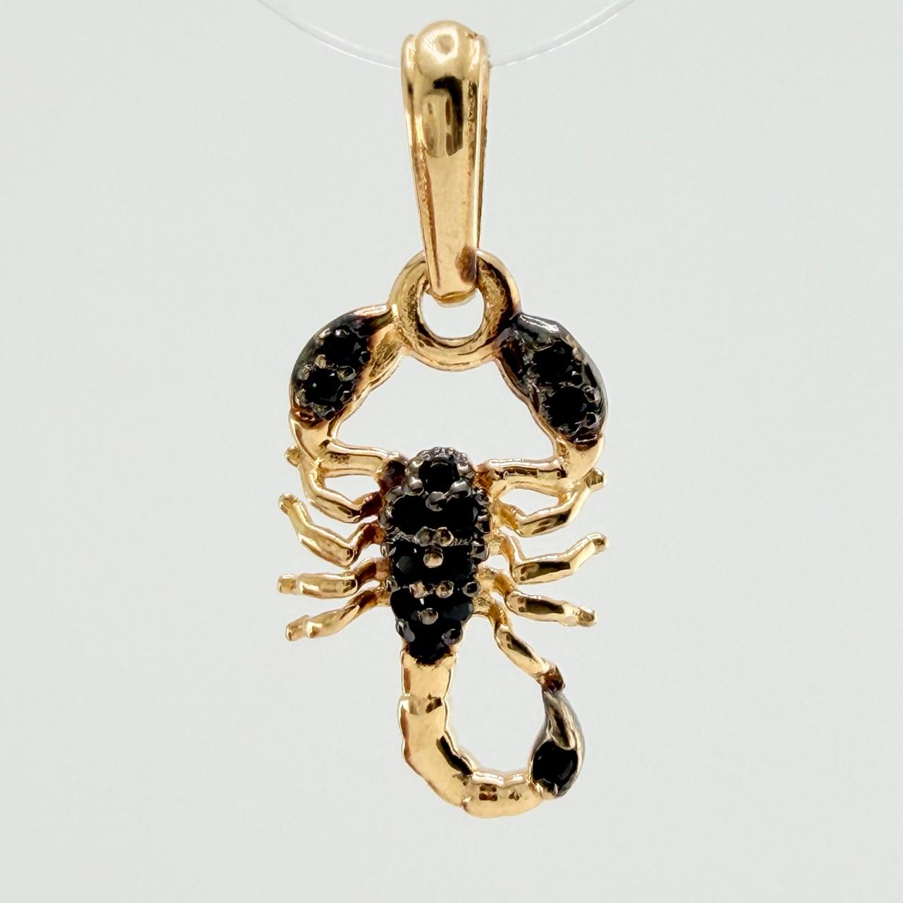Dije Escorpion 1.15gr / 3/4 in / Dos Oros Negro Amarillo 18K %
