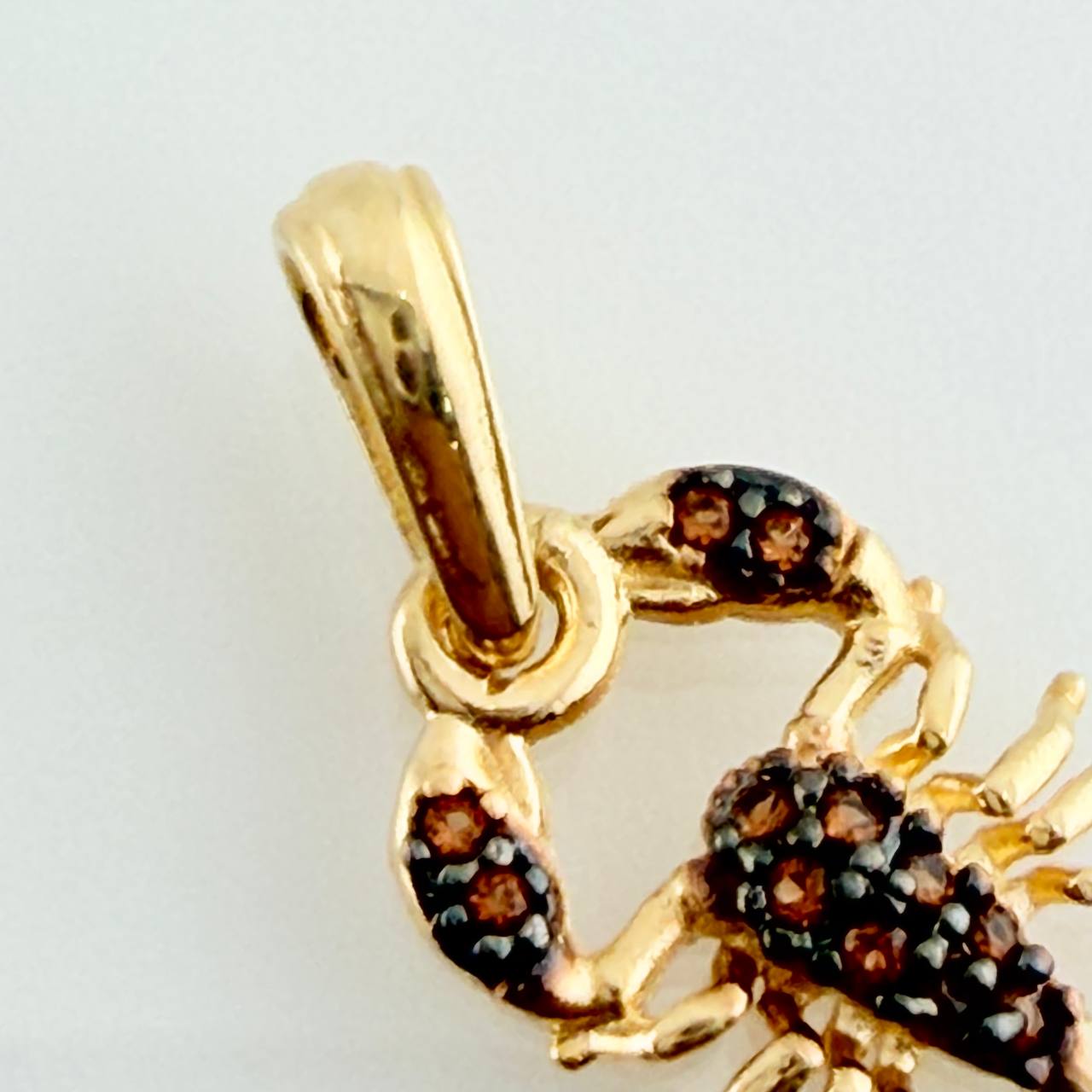 Dije Escorpion 1.15gr / 3/4 in / Dos Oros Negro Amarillo 18K %