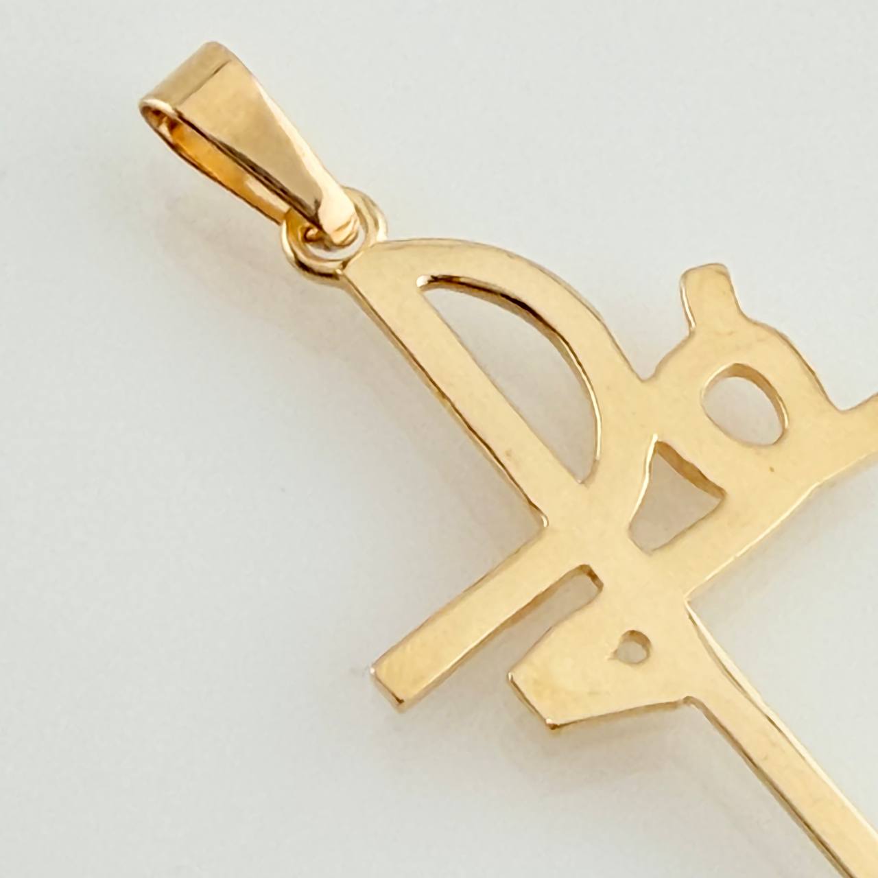 Dije Fe 1.15gr / 1 1/2 in / Oro Amarillo 18K %