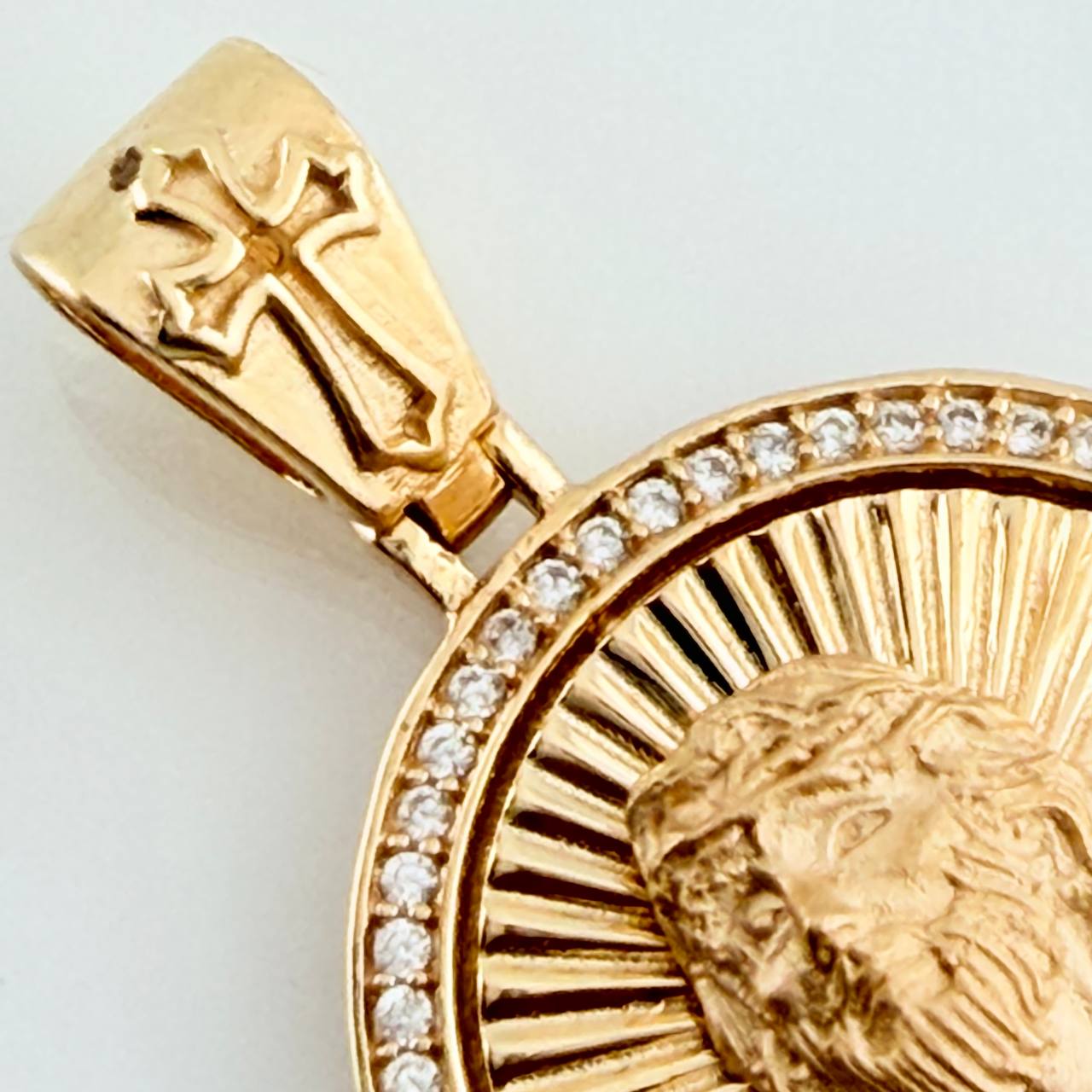Christ Face Pendant 5.2gr / 1 1/4 in / Yellow Gold 18K %