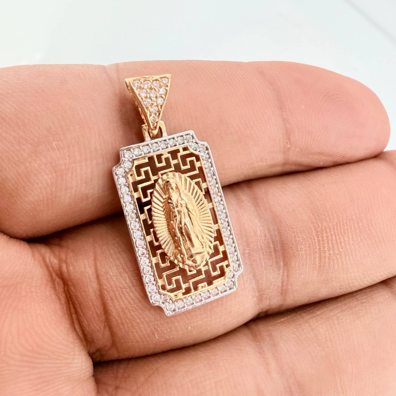 Dije Virgen De Guadalupe 3.2gr / 1 1/4 in / Dos Oros Amarillo Blanco 18K %