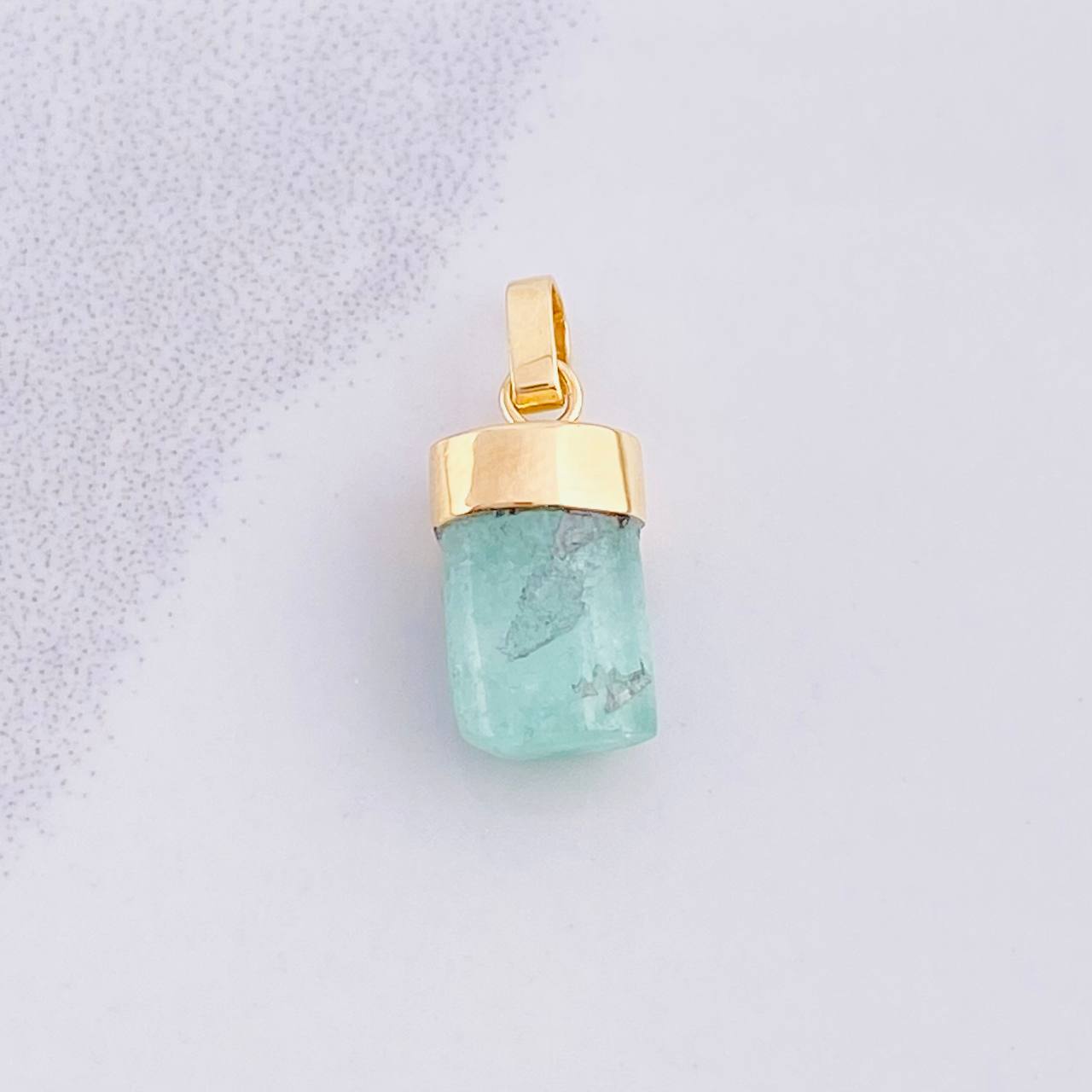 Pendant Rough Emerald 1.25g / 3/4 in 18K Yellow Gold