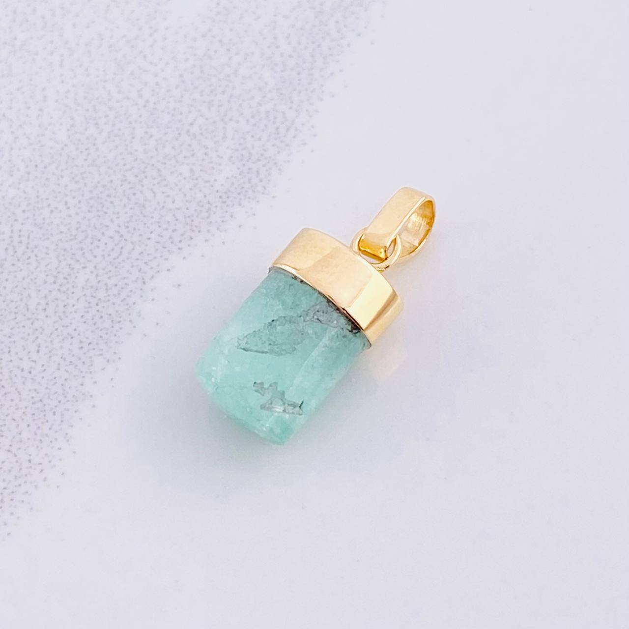 Pendant Rough Emerald 1.25g / 3/4 in 18K Yellow Gold