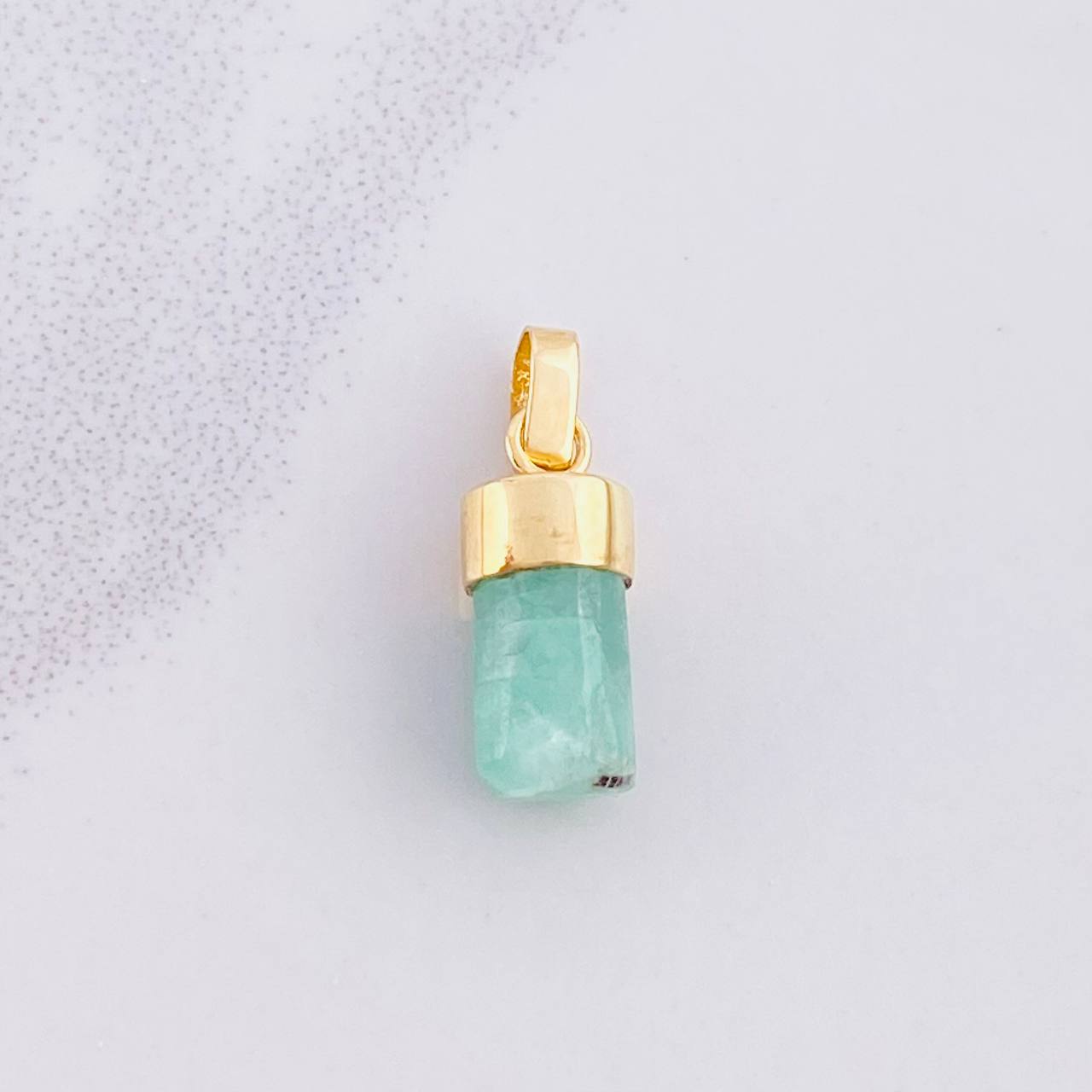 Pendant Rough Emerald 0.8g / 3/4 in 18K Yellow Gold