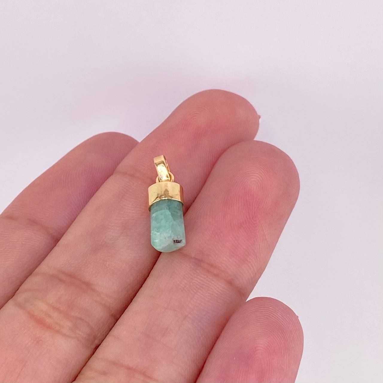 Pendant Rough Emerald 0.8g / 3/4 in 18K Yellow Gold