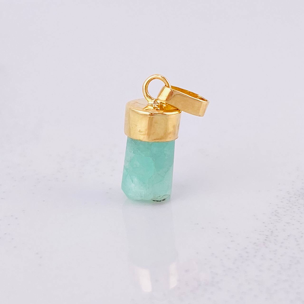 Pendant Rough Emerald 0.8g / 3/4 in 18K Yellow Gold
