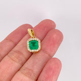 Dije Cuadro Borde Tupido Esmeralda 2.3pts Diamantes 24pts 3.2g / 3/4 in Oro Amarillo 18K