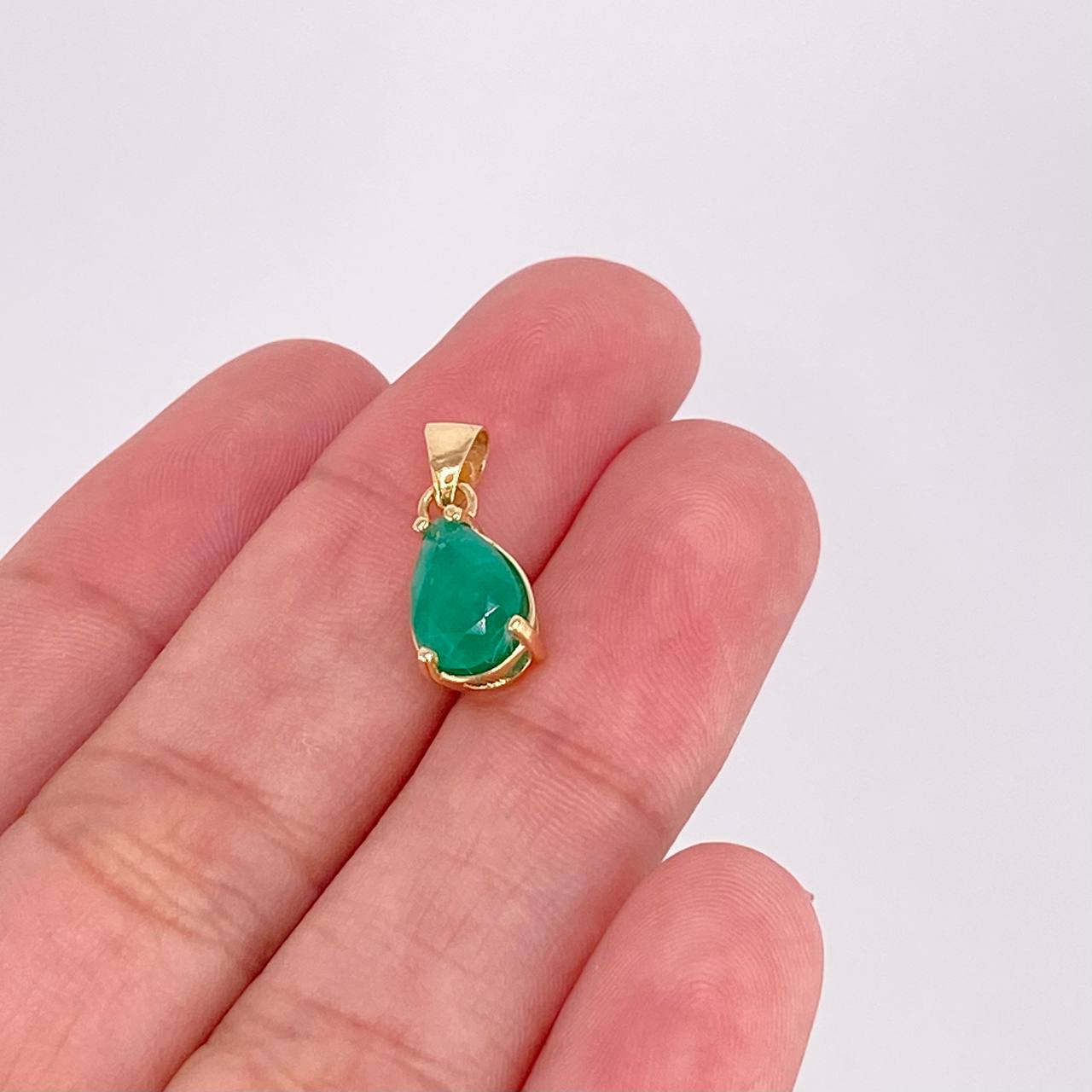 Pendant Teardrop Emerald 1.2pts 1.3g / 3/4 in Yellow Gold 18K