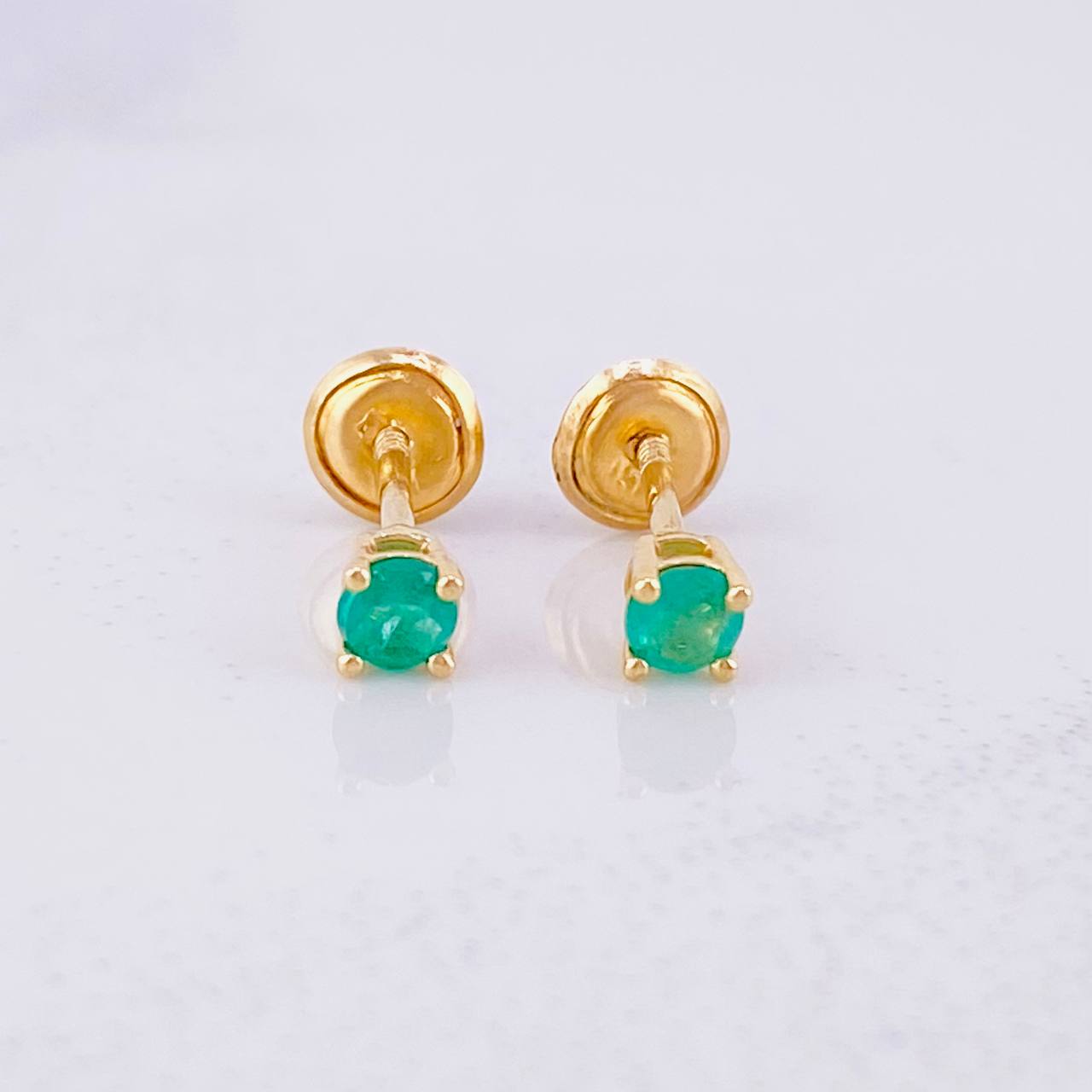 Topos Cuatro Garras Esmeraldas 30pts 0.8g / in / 3.1mm Oro Amarillo 18K