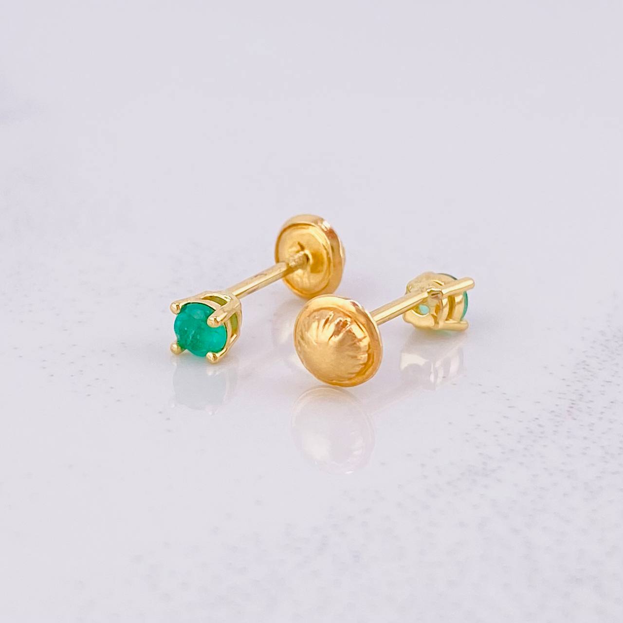 Topos Cuatro Garras Esmeraldas 30pts 0.75g / in / 3.1mm Oro Amarillo 18K