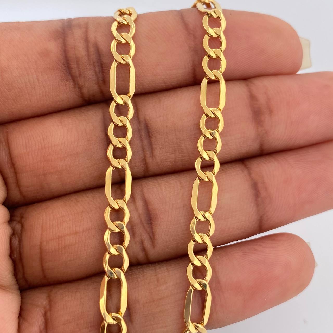 Cadena Figaro 8.6gr / 23 1/2 in / 4.39mm Oro Amarillo +1 18K $