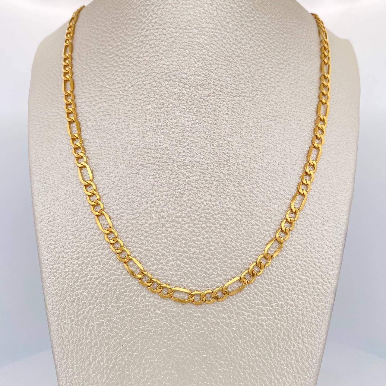 Cadena Figaro 8.6gr / 23 1/2 in / 4.39mm Oro Amarillo +1 18K $