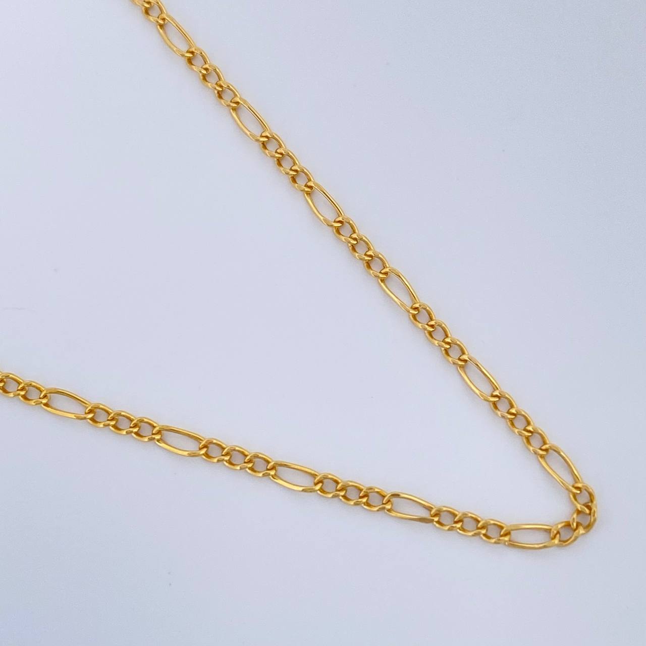 Cadena Figaro 1.05gr / 17 3/4 in / 1.35mm Oro Amarillo +1 18K $