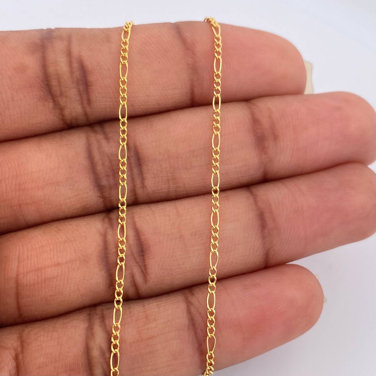 Cadena Figaro 1.05gr / 17 3/4 in / 1.35mm Oro Amarillo +1 18K $