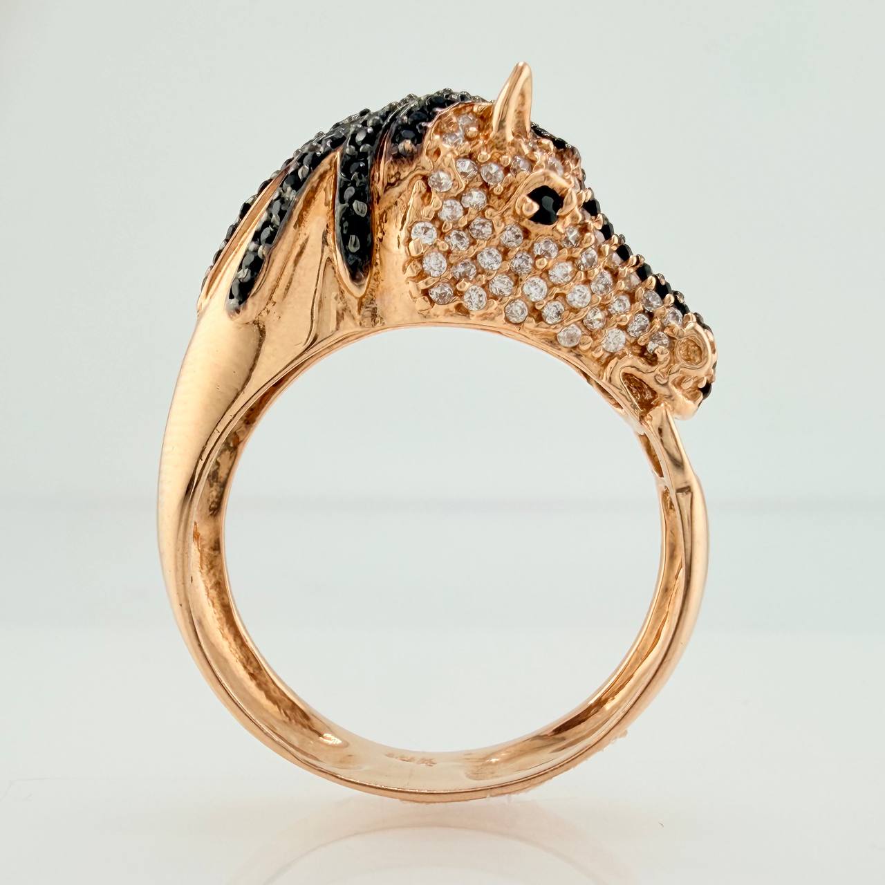 Anillo Caballo 6.75gr / T10 1/4 / Dos Oros Negro Rosa 18K %