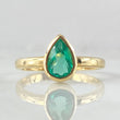 Solitaire Ring Emerald Drop 78pts 2.8gr / Size 5 3/4 / 18K Gold ©
