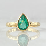 Solitaire Ring Emerald Drop 78pts 2.8gr / Size 5 3/4 / 18K Gold ©