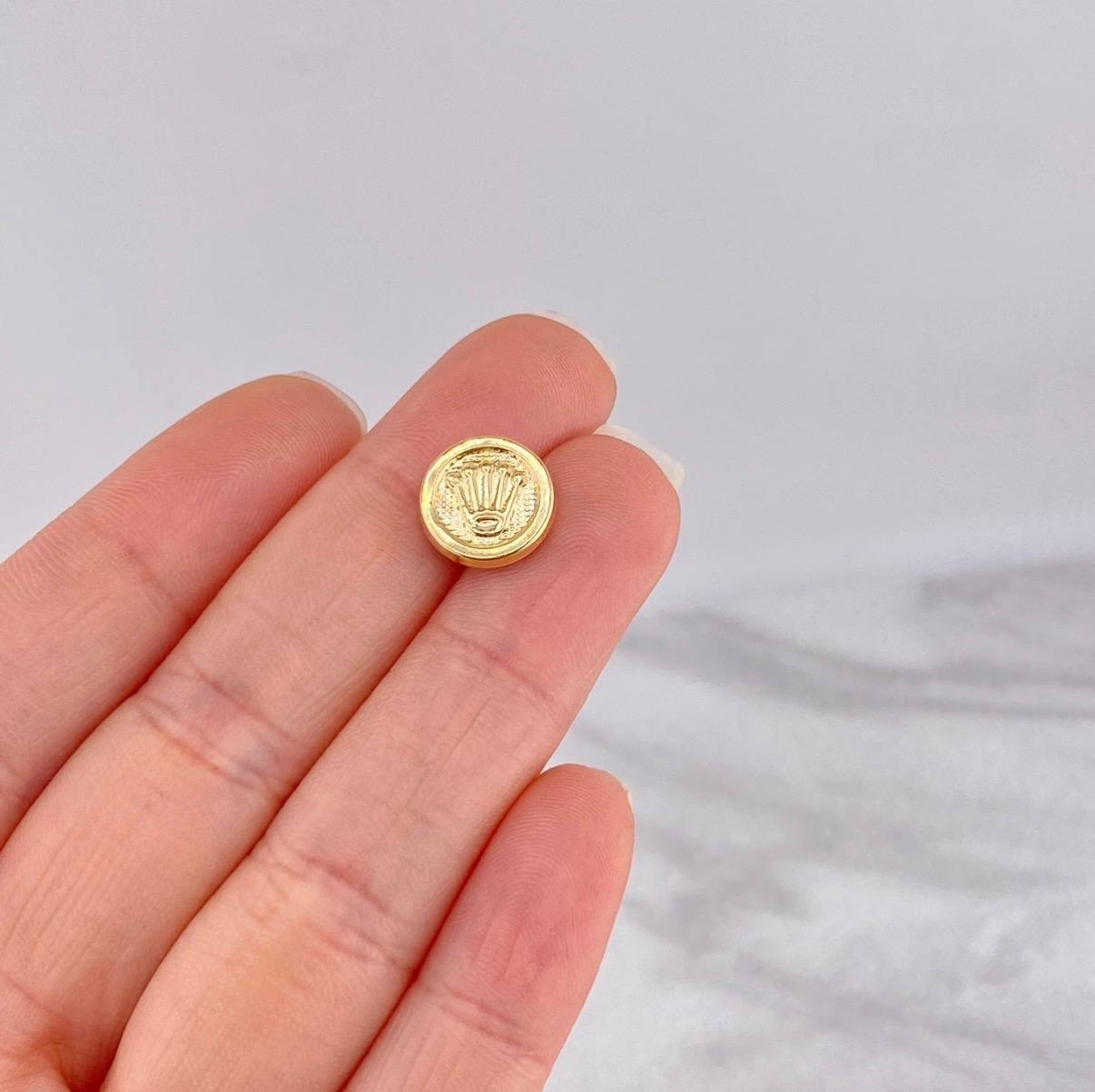 Charm Crown Textured 0.25g / 1/4 in 18K Yellow Gold