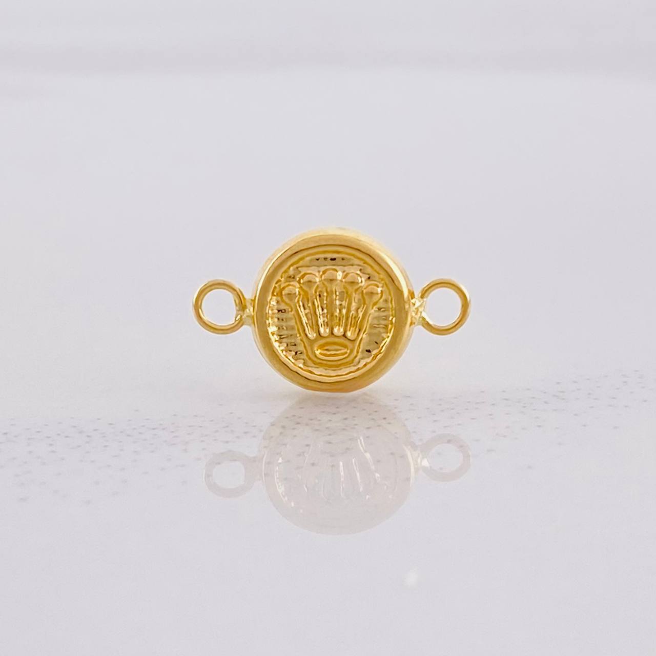 Charm Crown Textured 0.3g / 1/2 in 18K Yellow Gold